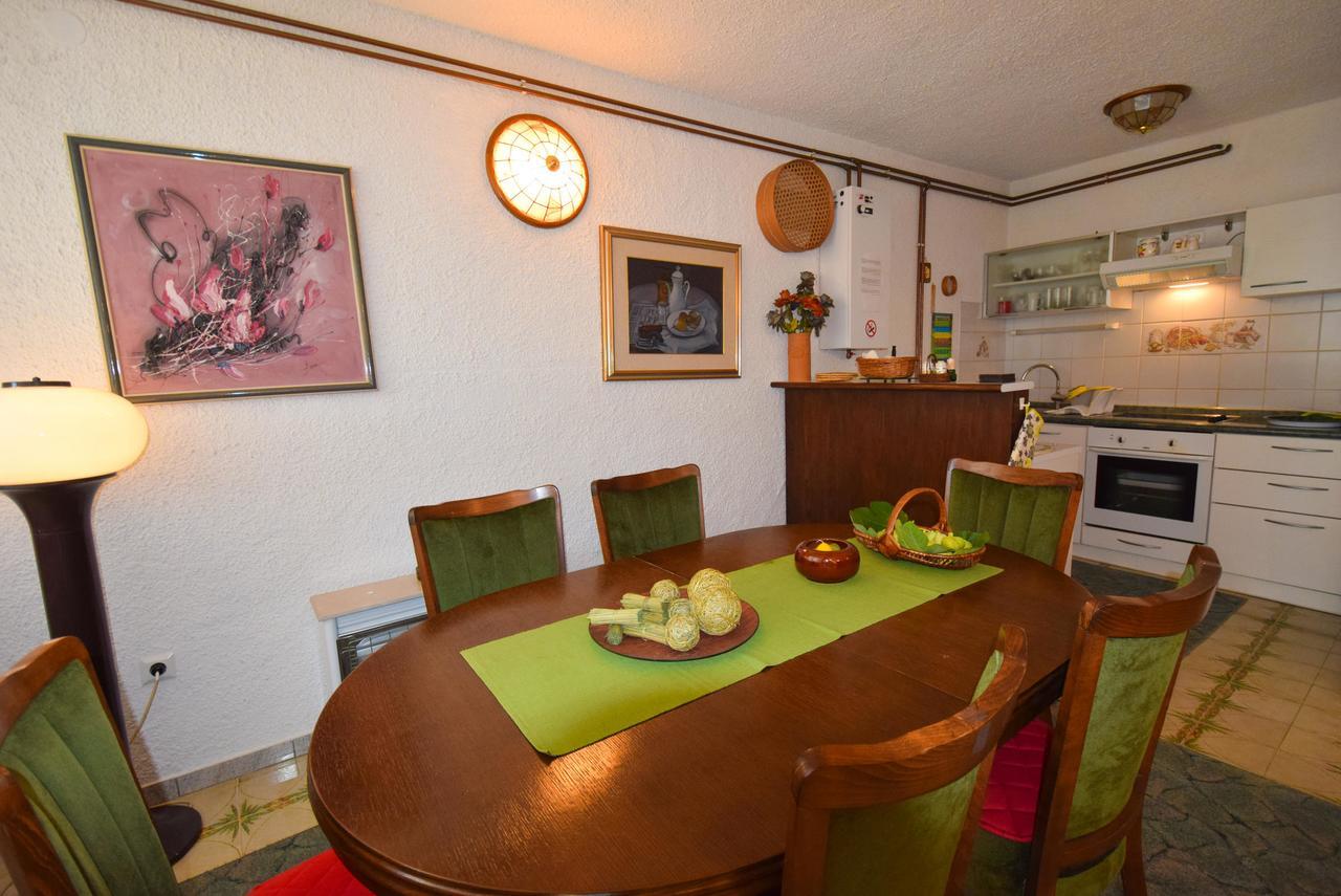 Apartment Petrlin Malinska Eksteriør billede
