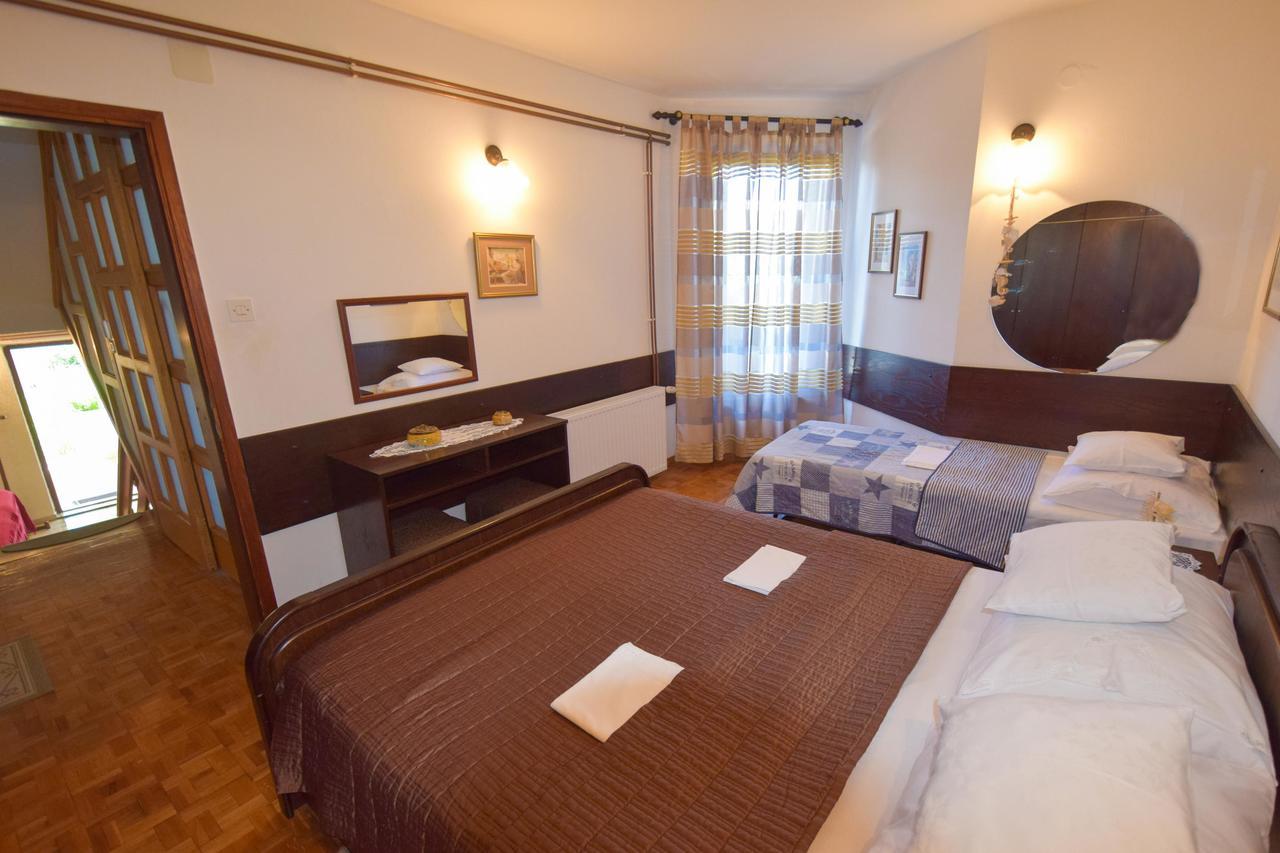 Apartment Petrlin Malinska Eksteriør billede